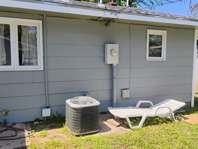 3234 N Fairview Ave, Wichita, KS 67204