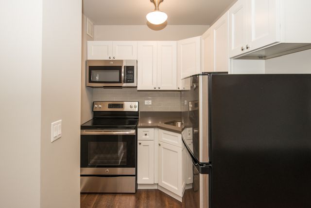 817 W Lakeside Place 306, Chicago, IL 60640