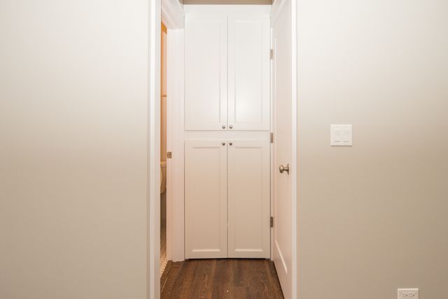 817 W Lakeside Place 306, Chicago, IL 60640