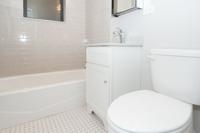 817 W Lakeside Place 306, Chicago, IL 60640