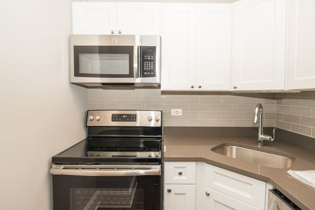 817 W Lakeside Place 306, Chicago, IL 60640