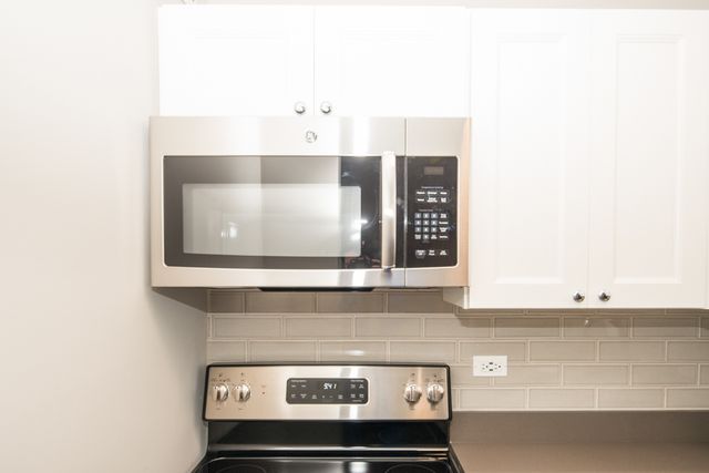 817 W Lakeside Place 306, Chicago, IL 60640