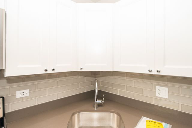 817 W Lakeside Place 306, Chicago, IL 60640