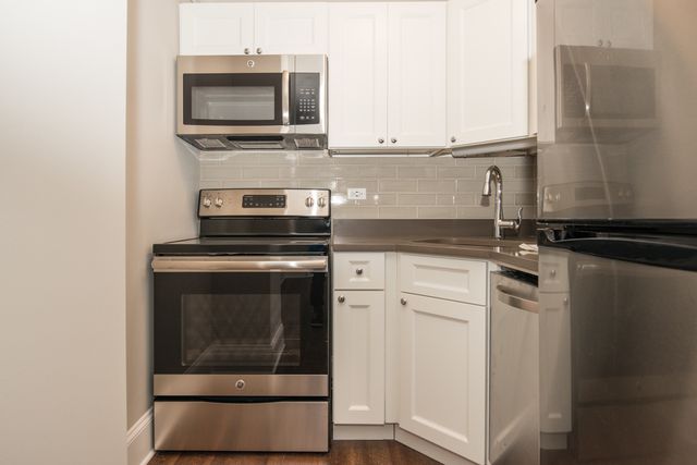 817 W Lakeside Place 306, Chicago, IL 60640