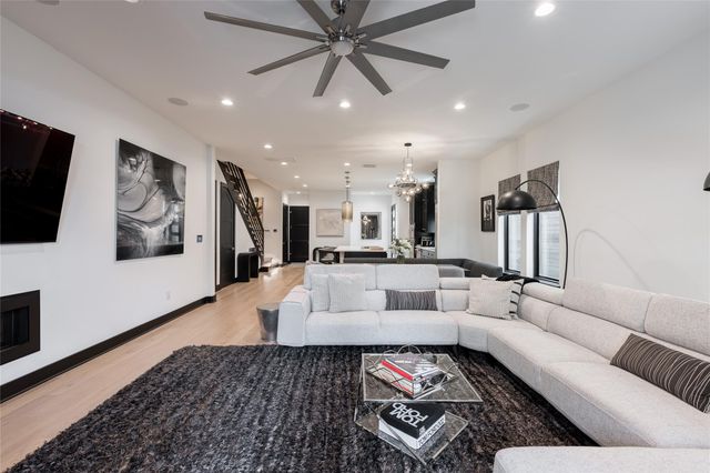 906 Knox Street, Houston, TX 77007
