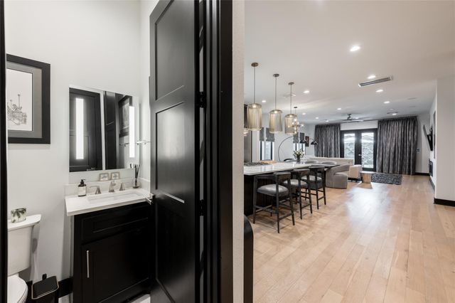 906 Knox Street, Houston, TX 77007