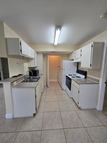 8775 NW 39th Street NW 8775, Sunrise, FL 33351