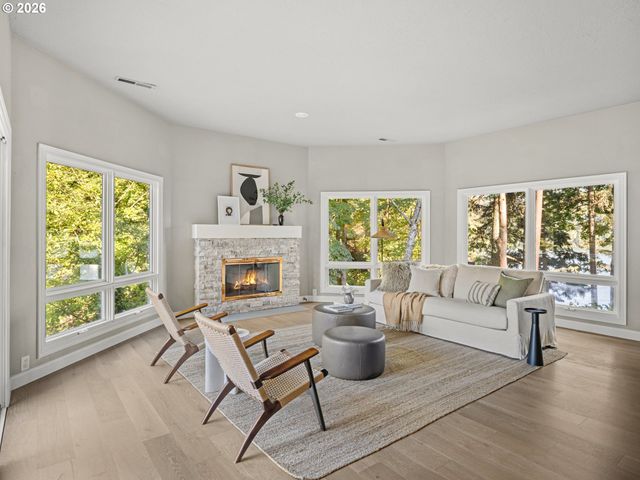 1563 BAY VIEW Ln, Lake Oswego, OR 97034