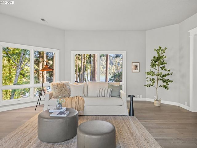 1563 BAY VIEW Ln, Lake Oswego, OR 97034