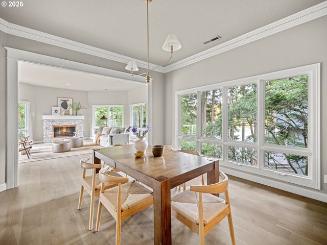 1563 BAY VIEW Ln, Lake Oswego, OR 97034