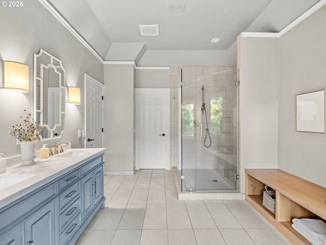 1563 BAY VIEW Ln, Lake Oswego, OR 97034