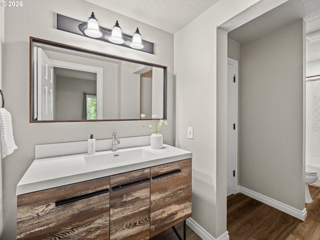 1563 BAY VIEW Ln, Lake Oswego, OR 97034