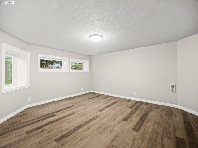 1563 BAY VIEW Ln, Lake Oswego, OR 97034