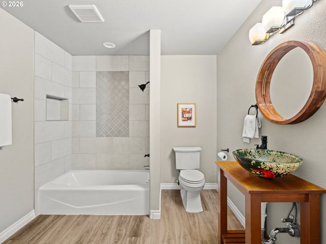 1563 BAY VIEW Ln, Lake Oswego, OR 97034