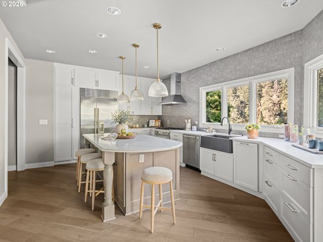1563 BAY VIEW Ln, Lake Oswego, OR 97034