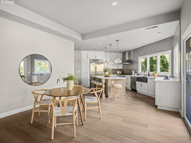 1563 BAY VIEW Ln, Lake Oswego, OR 97034