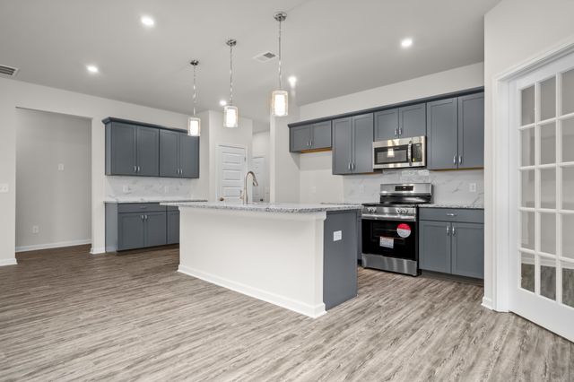1379 English Oak Dr, Clarksville, TN 37043