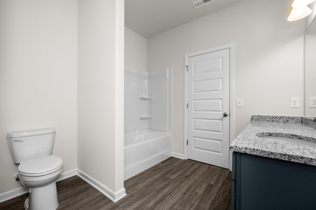 1379 English Oak Dr, Clarksville, TN 37043
