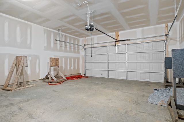 1379 English Oak Dr, Clarksville, TN 37043