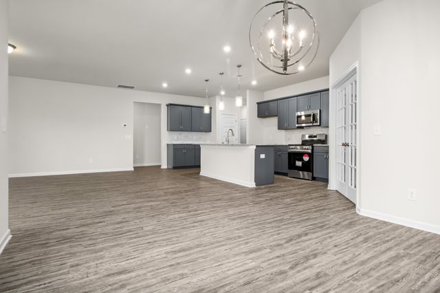 1379 English Oak Dr, Clarksville, TN 37043