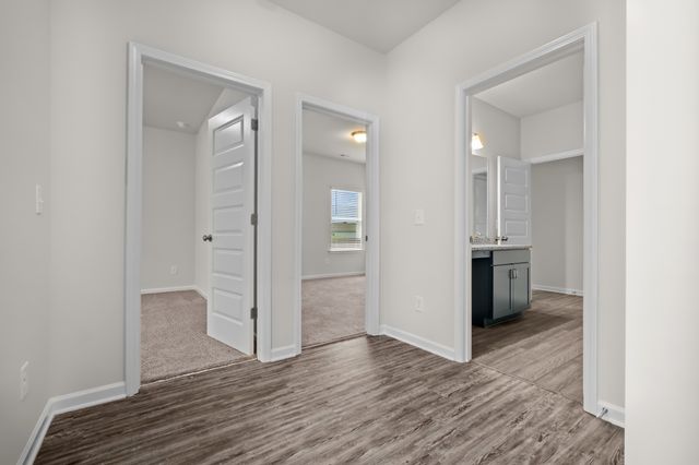 1379 English Oak Dr, Clarksville, TN 37043