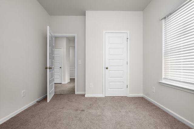 1379 English Oak Dr, Clarksville, TN 37043