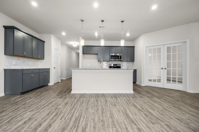 1379 English Oak Dr, Clarksville, TN 37043