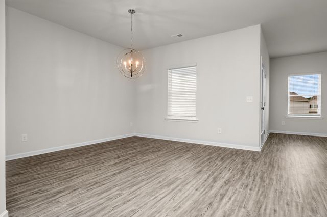 1379 English Oak Dr, Clarksville, TN 37043