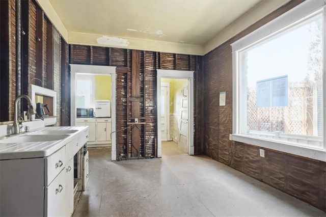 3846 Charlotte Street, Kansas City, MO 64109