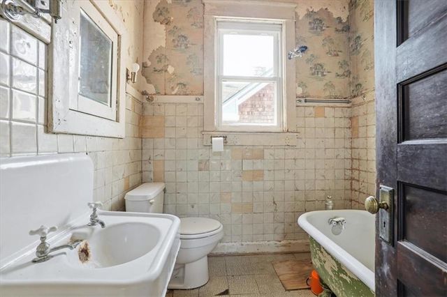 3846 Charlotte Street, Kansas City, MO 64109