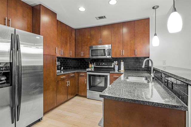 360 Nueces ST 1105, Austin, TX 78701