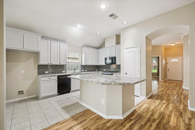 2708 Courtyard Lane, Pearland, TX 77584