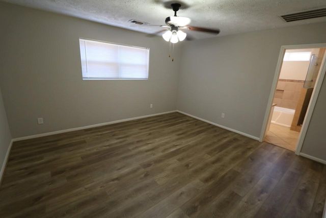 6223 Autumn Forest Drive, Houston, TX 77092