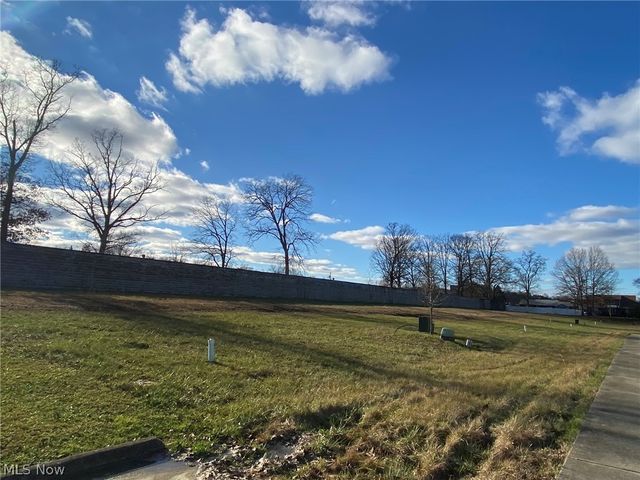 Crown Manor, Mineral Wells, WV 26150