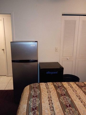 2871 SOMERSET Drive 311, Lauderdale Lakes, FL 33311