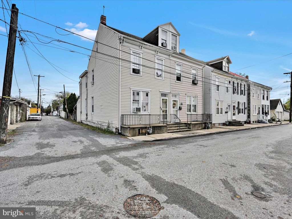 131 N CEDAR ST, York, PA 17401