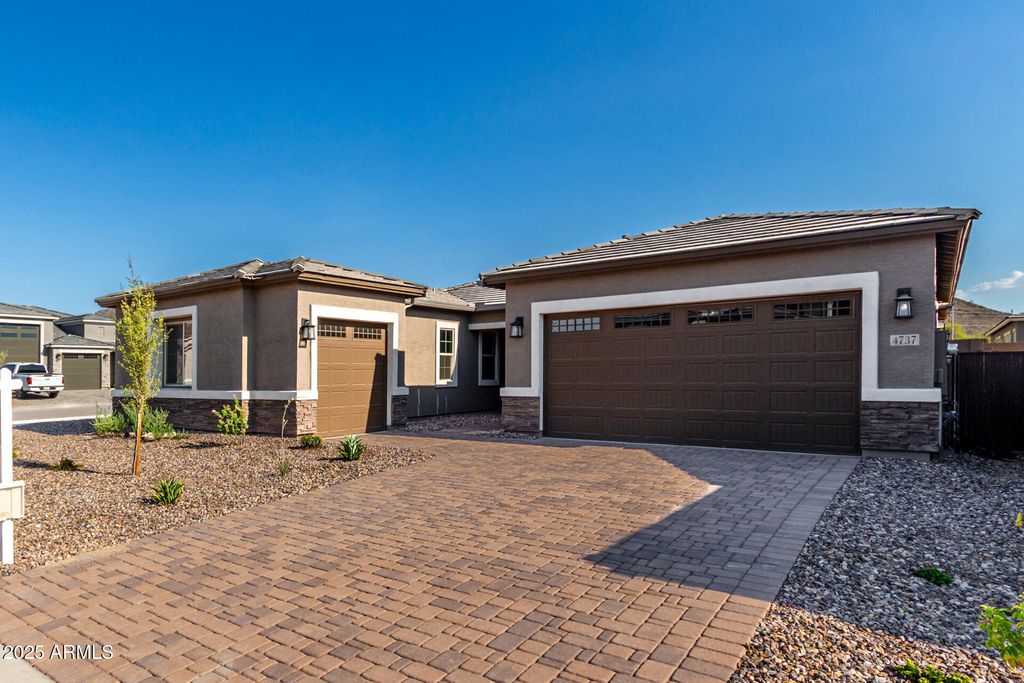 4737 W CAPISTRANO Avenue, Laveen, AZ 85339