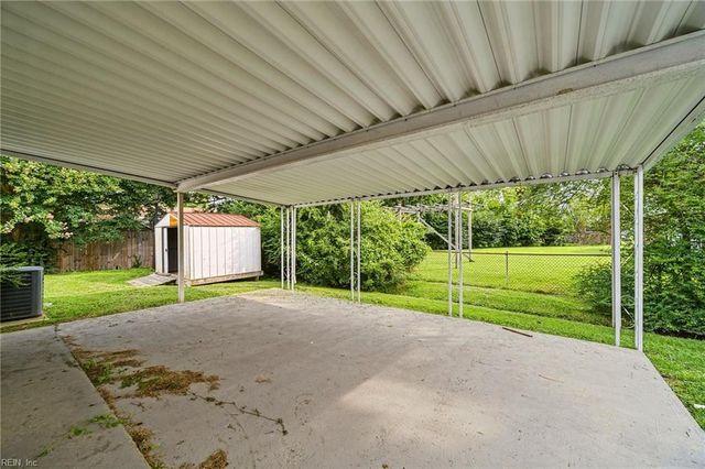 1908 Demetro DR, Hampton, VA 23663