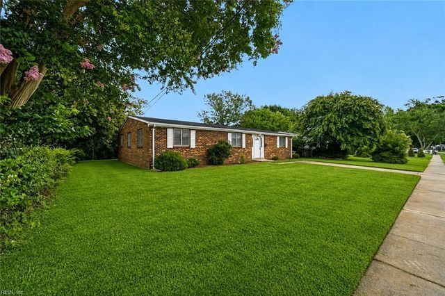 1908 Demetro DR, Hampton, VA 23663