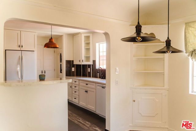 2735 Clyde Avenue, Los Angeles, CA 90016
