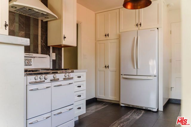 2735 Clyde Avenue, Los Angeles, CA 90016