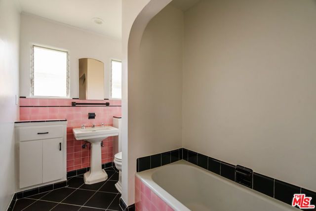 2735 Clyde Avenue, Los Angeles, CA 90016