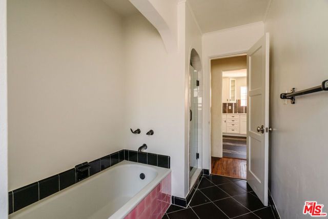 2735 Clyde Avenue, Los Angeles, CA 90016