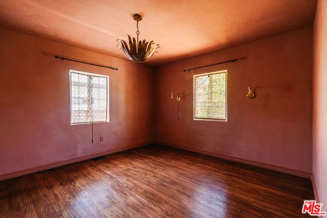 2735 Clyde Avenue, Los Angeles, CA 90016