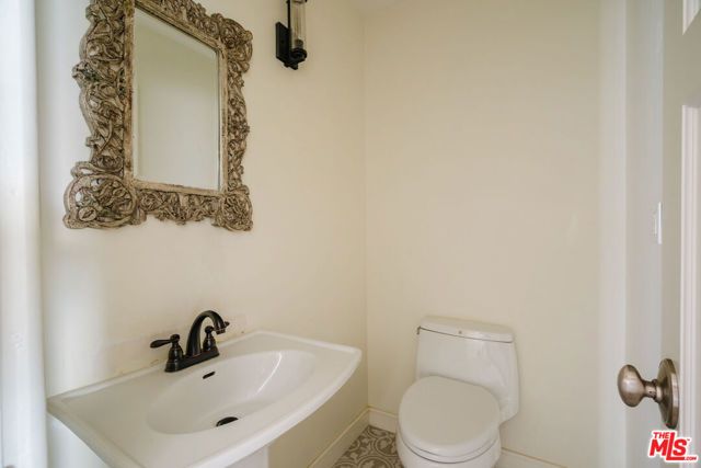 2735 Clyde Avenue, Los Angeles, CA 90016
