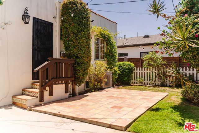 2735 Clyde Avenue, Los Angeles, CA 90016