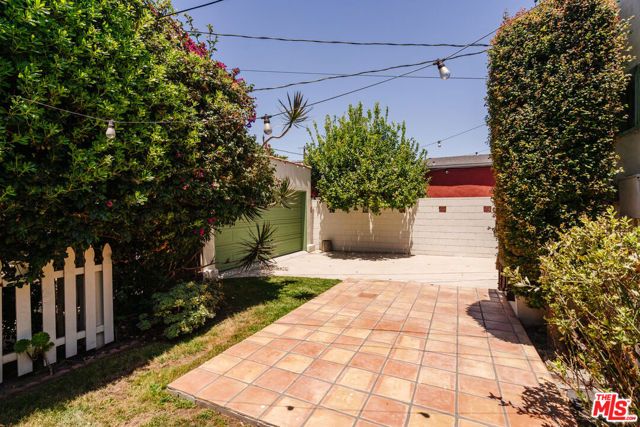 2735 Clyde Avenue, Los Angeles, CA 90016
