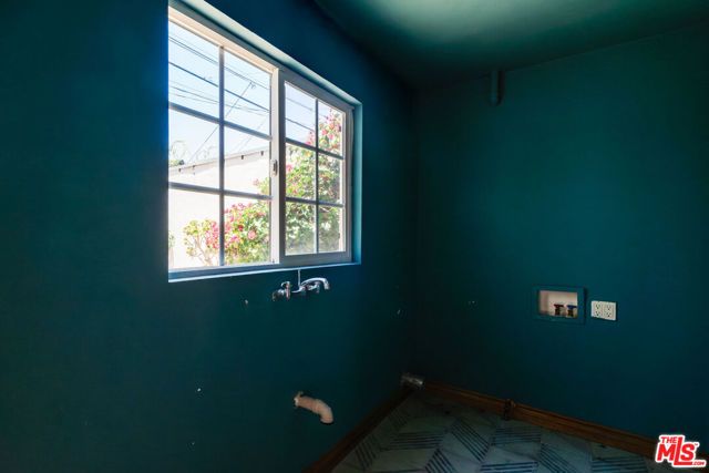 2735 Clyde Avenue, Los Angeles, CA 90016