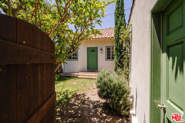 2735 Clyde Avenue, Los Angeles, CA 90016
