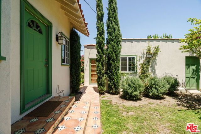 2735 Clyde Avenue, Los Angeles, CA 90016